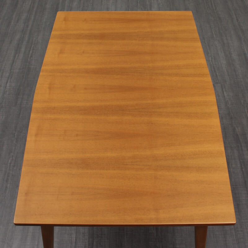 Extendable dining table in walnut - 1960s