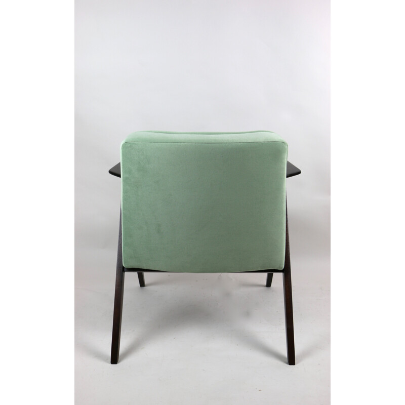 Sillón vintage Bunny en verde claro de Józef Chierowski, 1970