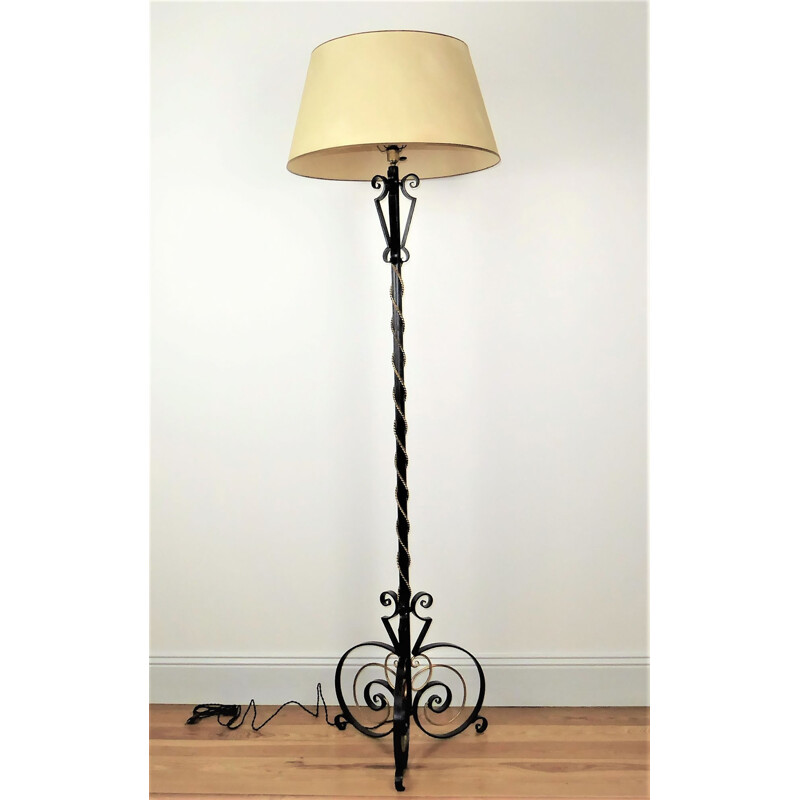 Mid century floor lamp in lacquered with golden metal details - 1950s