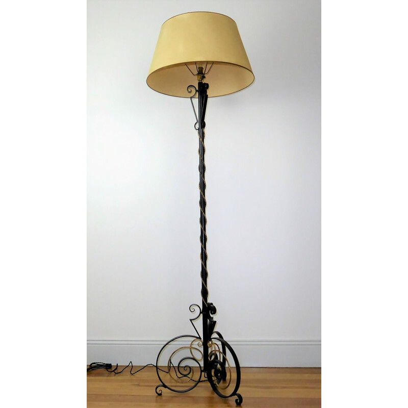 Mid century floor lamp in lacquered with golden metal details - 1950s