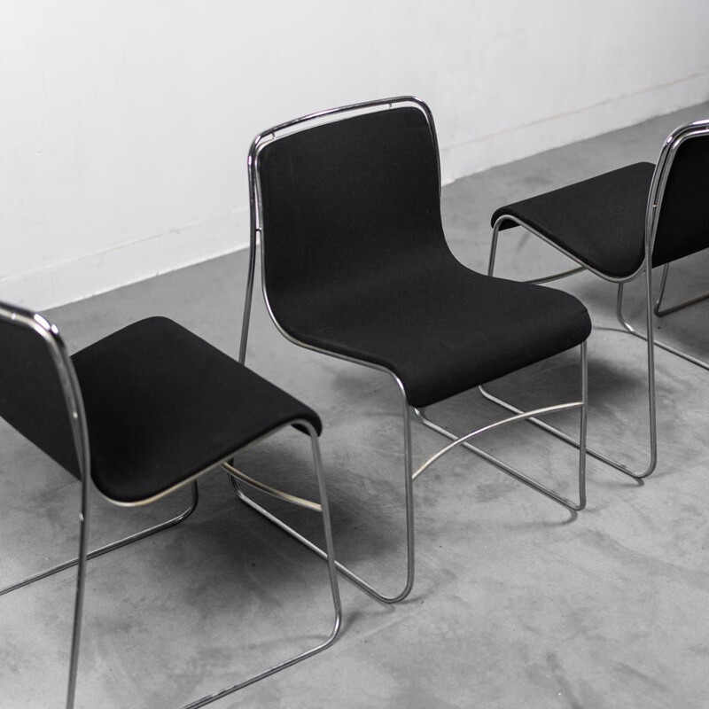 Set van 4 vintage stoelen in zwarte stof en metaal, 1970