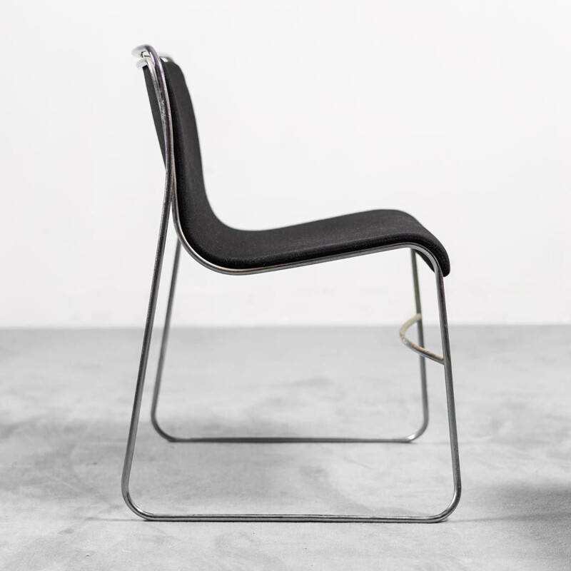 Satz von 4 Vintage-Stühlen aus schwarzem Stoff und Metall, 1970
