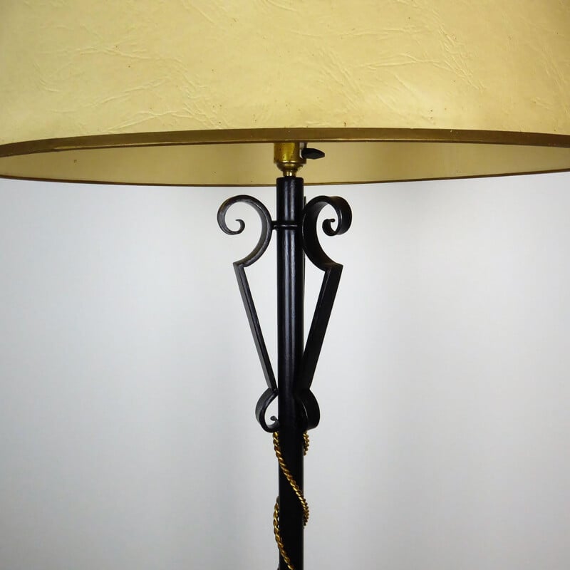 Mid century floor lamp in lacquered with golden metal details - 1950s
