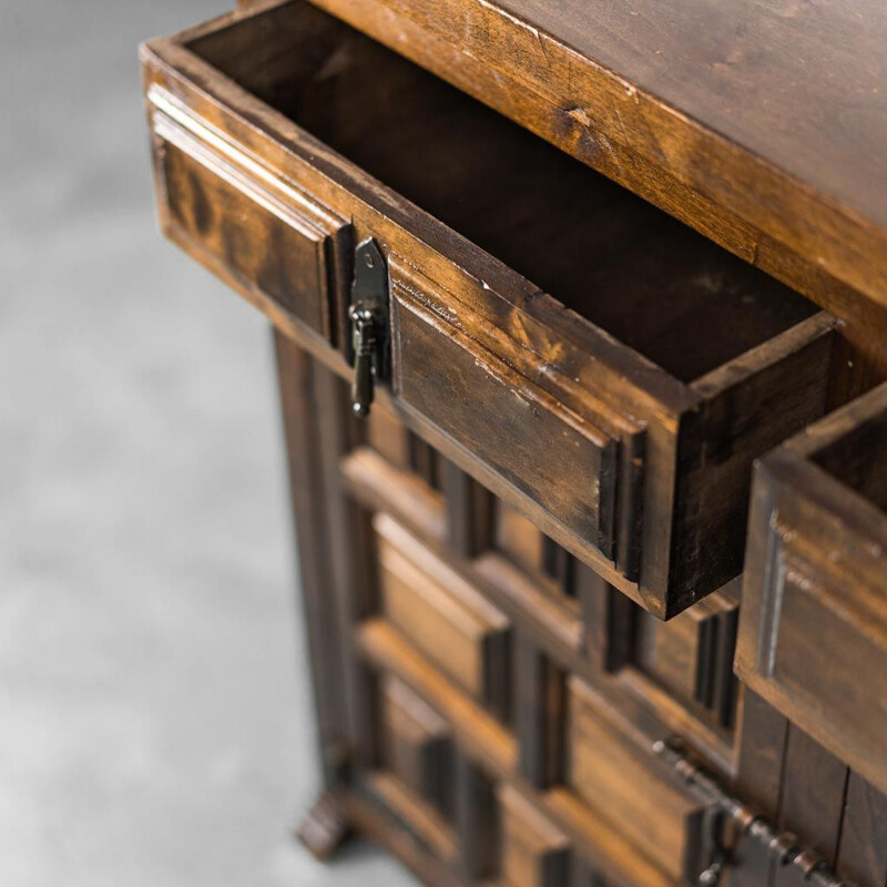 Aparador vintage de madera con detalles metálicos, 1950