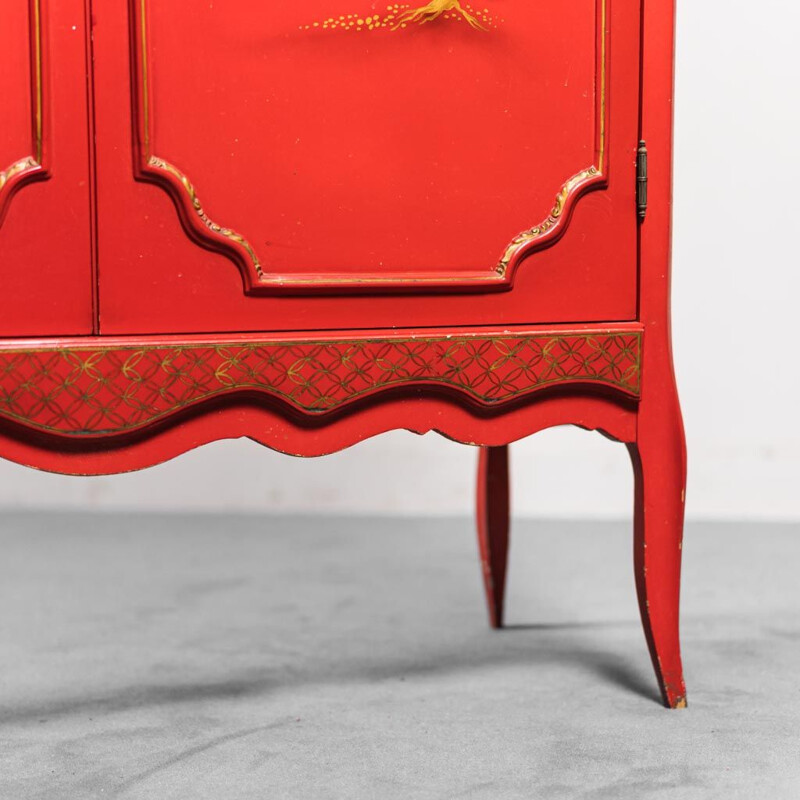 Armoire ethnique vintage rouge en bois avec motif oriental, 1960