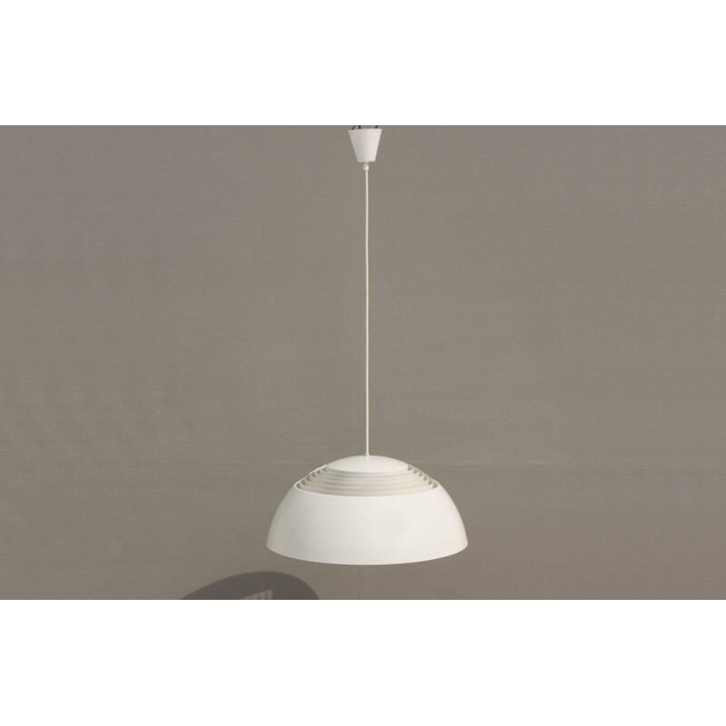 Lampe vintage "AJ Royal" blanche par Arne Jacobsen pour le SAS Royal Hotel Copenhagen, 1960