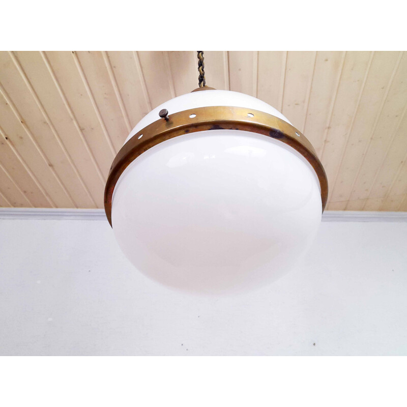 Vintage Bauhaus hanglamp in opaline glas en messing, 1920