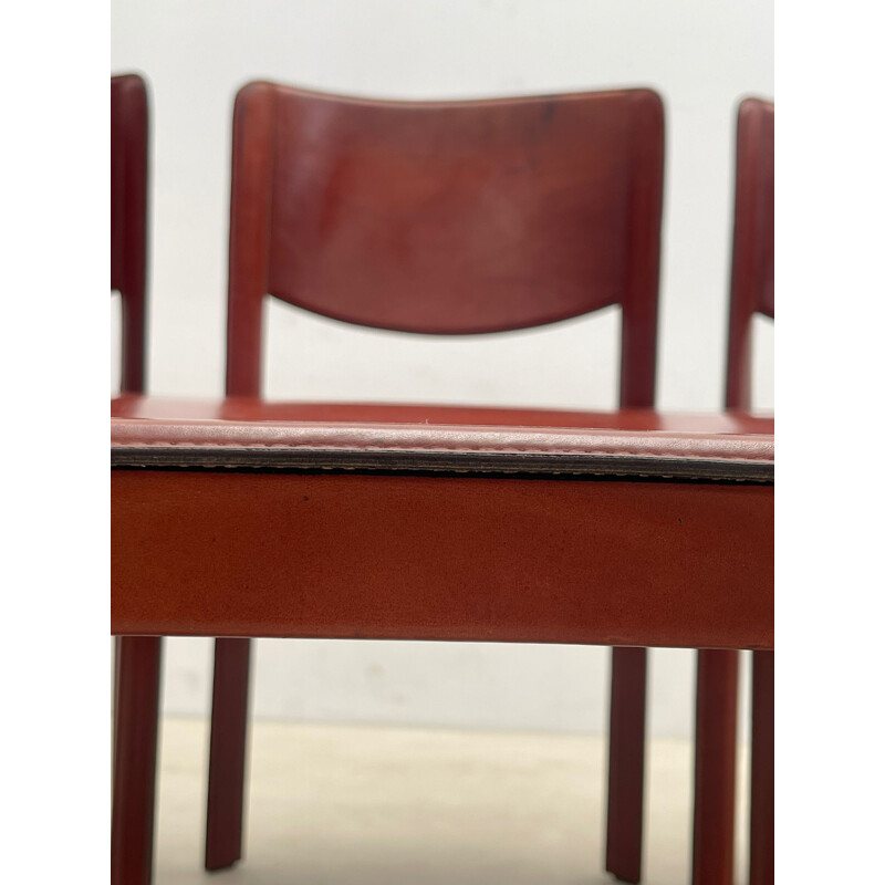 Set of 8 mid-century red leather dining chairs model "Sistina Saddle" by Tito Agnoli for Matteo Grassi, Italy 1980s