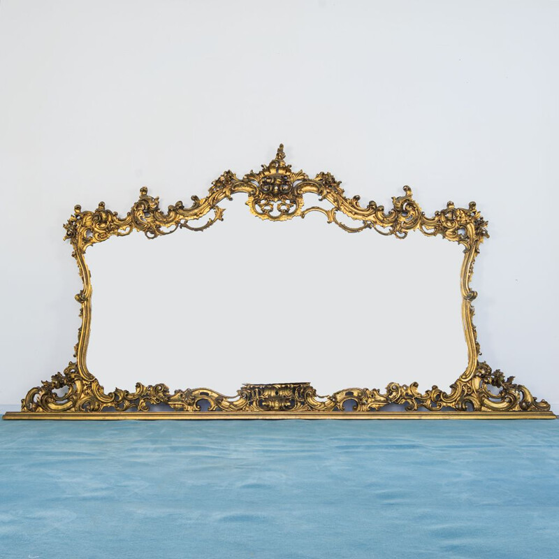 Espelho de parede de madeira emoldurado a dourado vintage, 1950