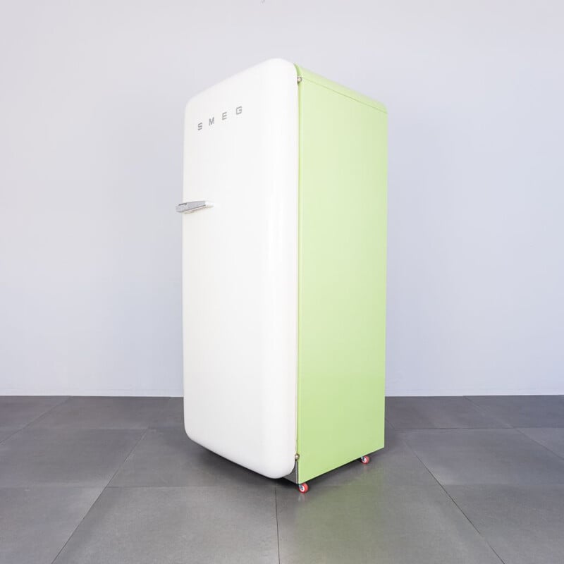 Réfrigérateur mobile Smeg vintage sans moteur avec roulettes, 1950
