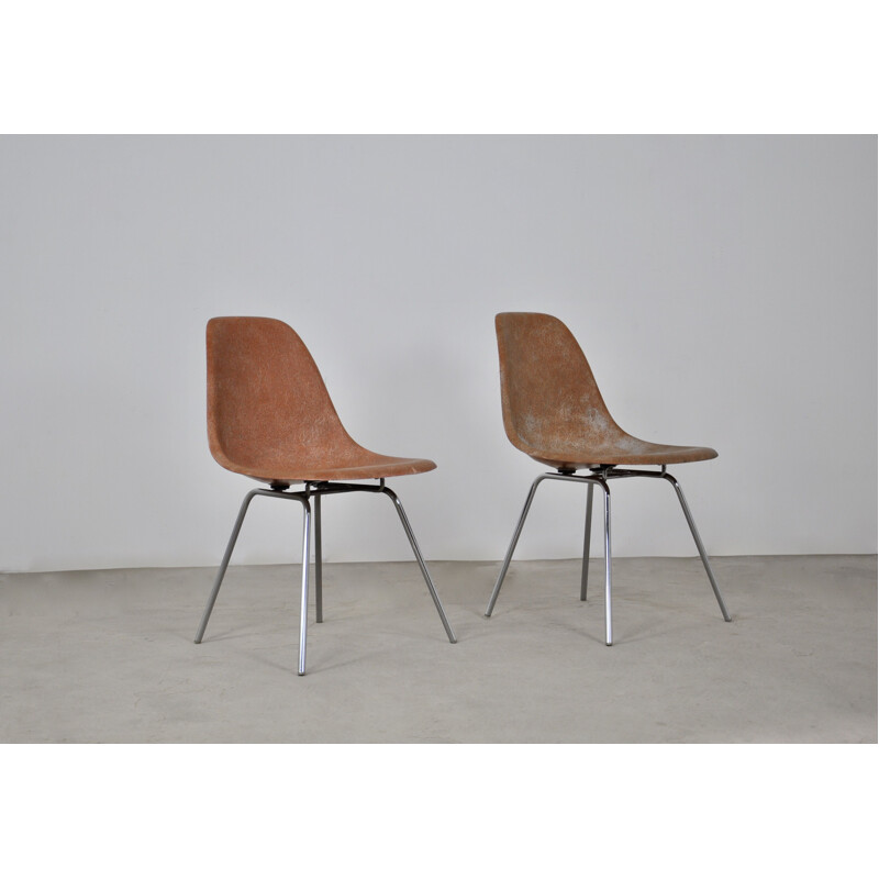 Pair of vintage chairs by Charles and Ray Eames for Herman Miller, 1960