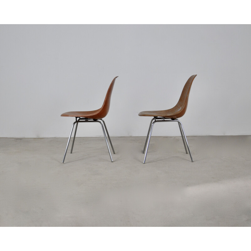 Pair of vintage chairs by Charles and Ray Eames for Herman Miller, 1960