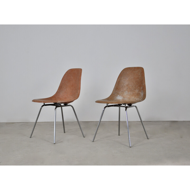 Pair of vintage chairs by Charles and Ray Eames for Herman Miller, 1960