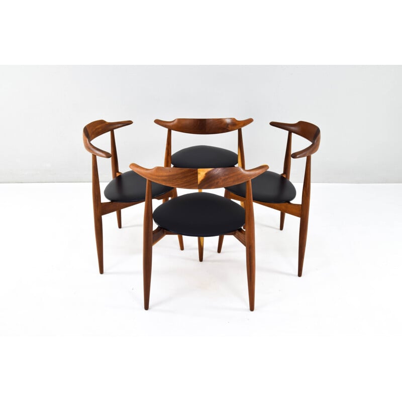 Vier Coeur 4104 eetkamerstoelen van Hans Wegner, Denemarken 1950