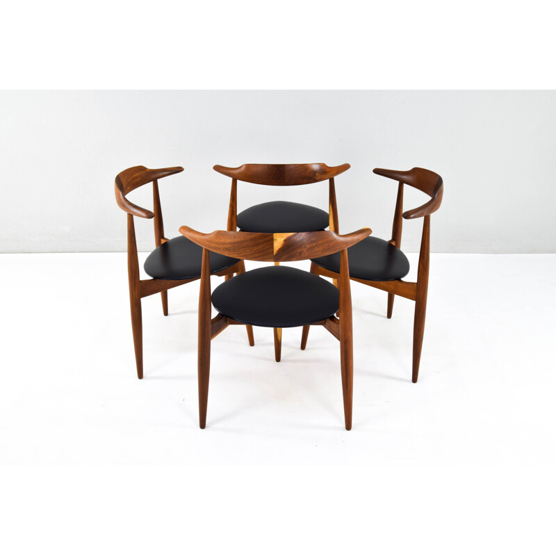 Set of four mid-century modern Heart 4104 Dining chairs by Hans Wegner, Denmark 1950s