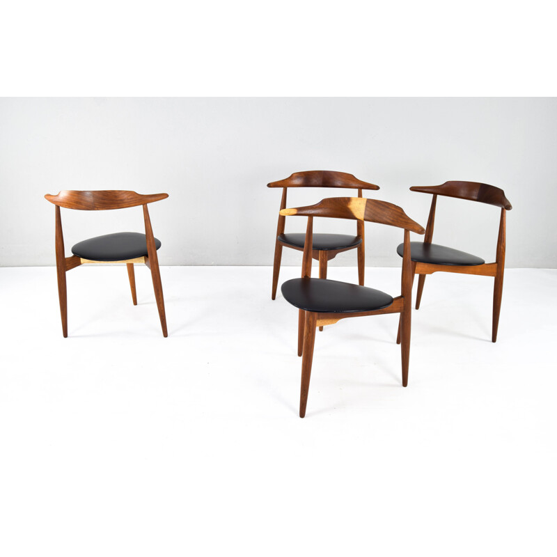 Set of four mid-century modern Heart 4104 Dining chairs by Hans Wegner, Denmark 1950s