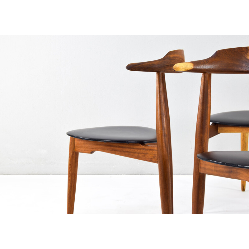 Set of four mid-century modern Heart 4104 Dining chairs by Hans Wegner, Denmark 1950s