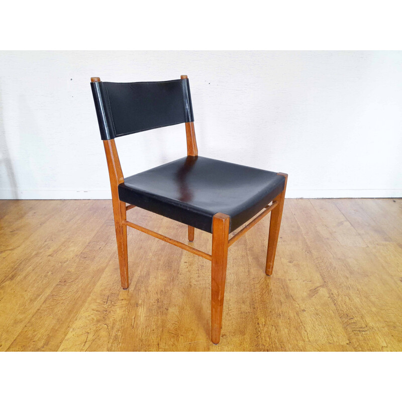 4 Scandinavian vintage chairs in leather and oak