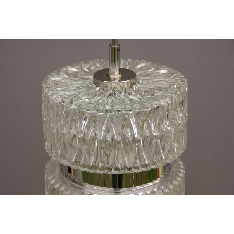 Lámpara de suspensión vintage de cristal y cromo, 1960