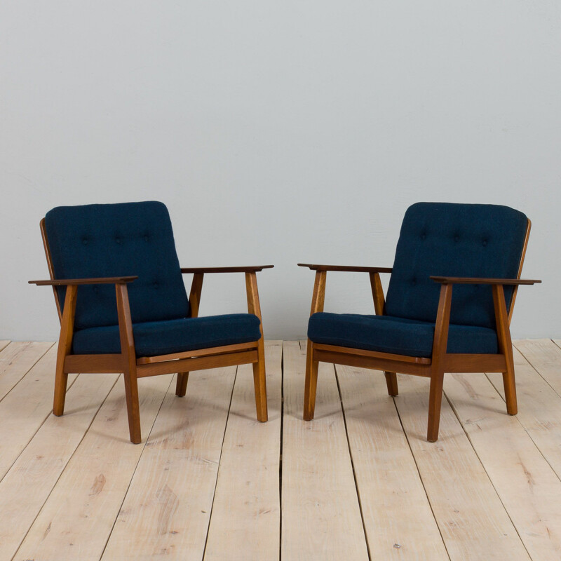 Paar vintage fauteuils van teakhout en blauwe wol, Denemarken 1960