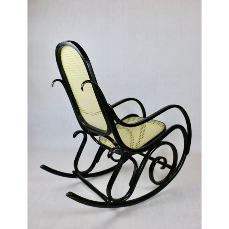 Schwarzer Vintage-Schaukelstuhl von Michael Thonet, 1970