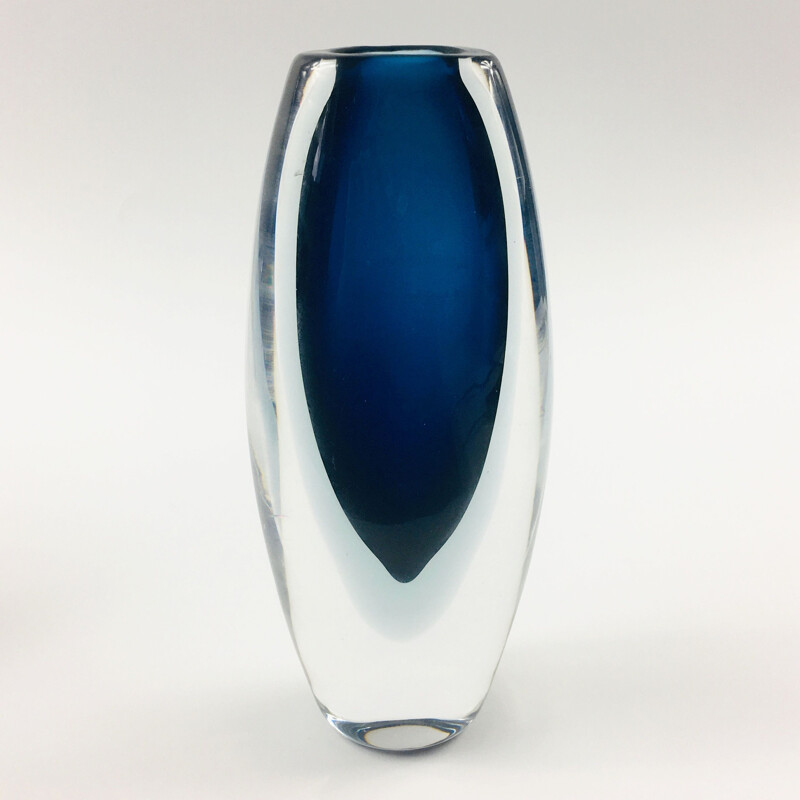 Mid-century Scandinavian Sommerso glass vase by Vicke Lindstrand for Kosta, Sweden 1960s