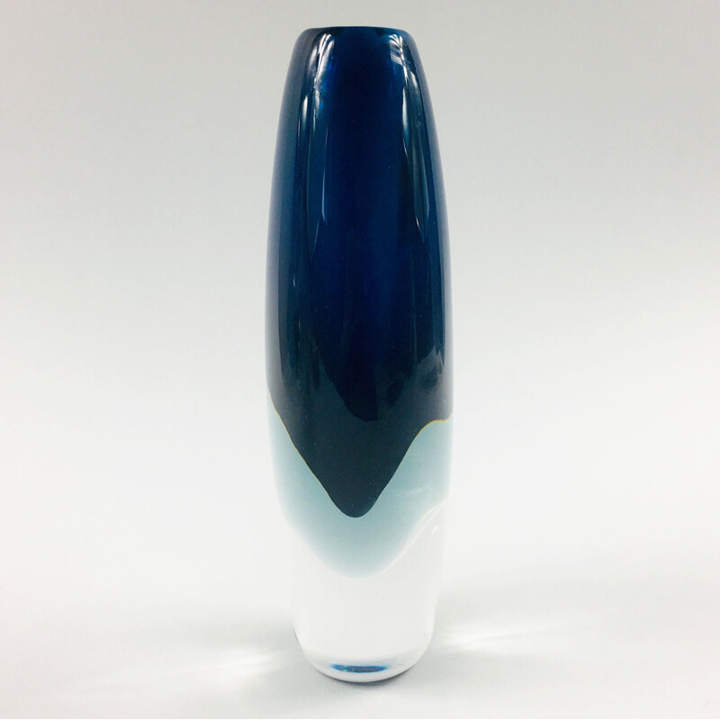 Mid-century Scandinavian Sommerso glass vase by Vicke Lindstrand for Kosta, Sweden 1960s