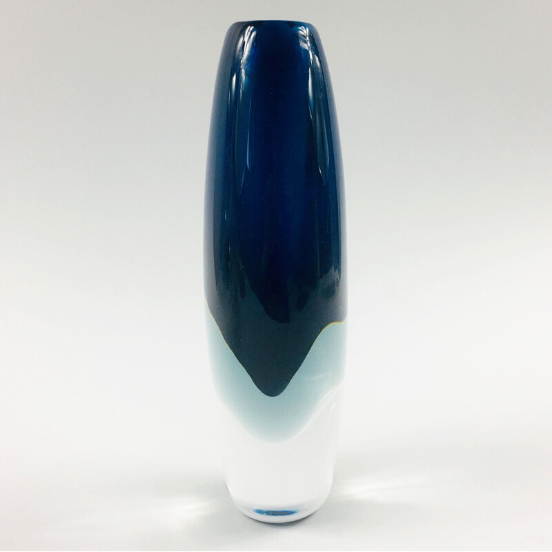 Vase scandinave vintage en verre Sommerso par Vicke Lindstrand pour Kosta, Suède 1960