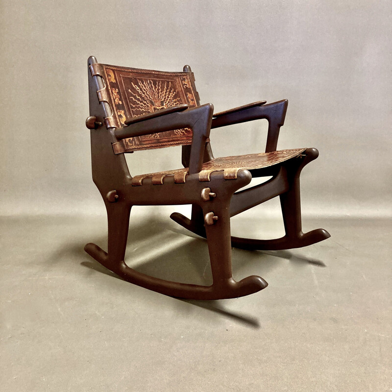 Sedia a dondolo e pouf vintage in legno e pelle di Angel Pazmino, 1960