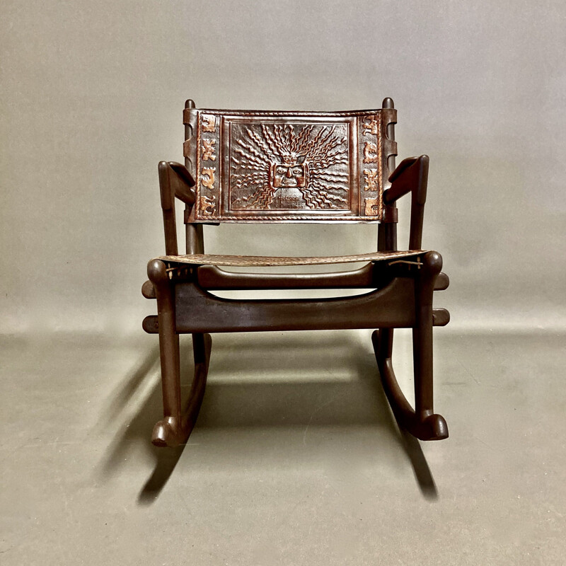 Vintage houten en lederen schommelstoel en voetenbank van Angel Pazmino, 1960