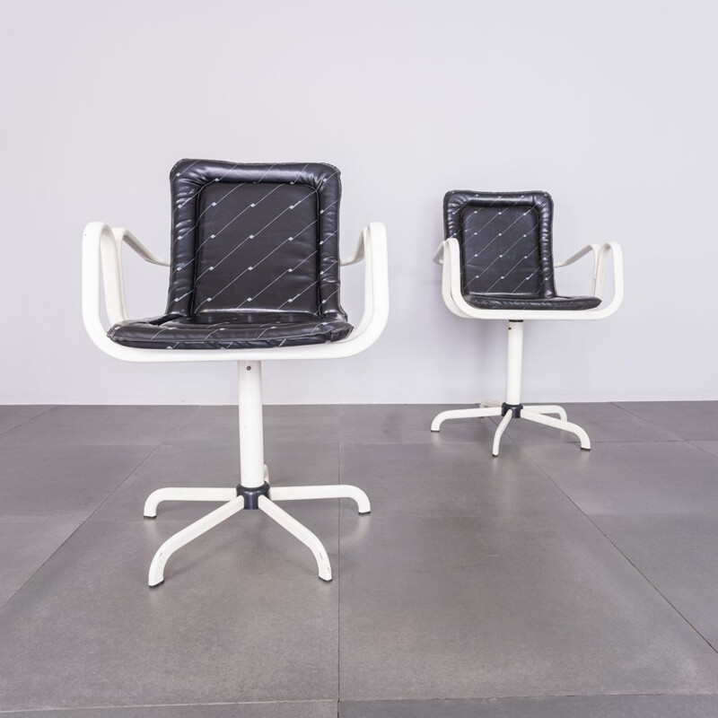Pair of vintage modern swivel chairs by Gigli and Meglio, 1970