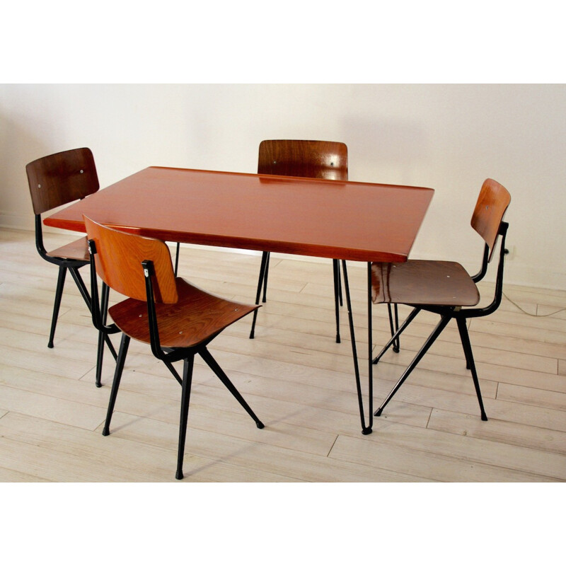 Danish dining table in solid wood with metal hairpin legs - 1950s