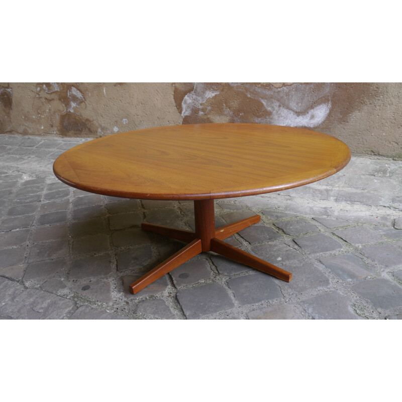 Scandinavian round coffee table - 1960s