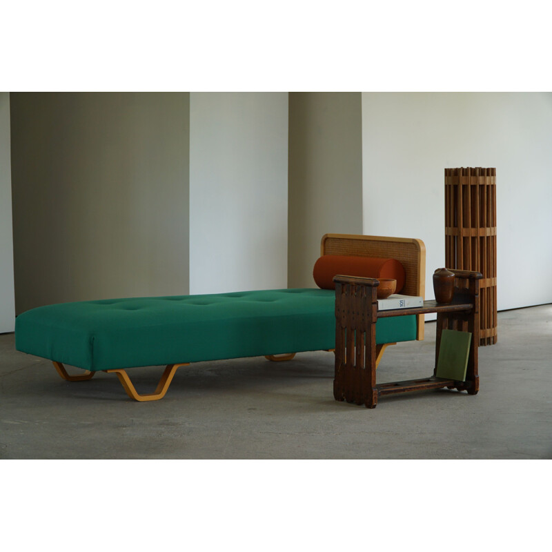 Cama Vintage reupholstered em tecido verde por Getama, Dinamarca 1980