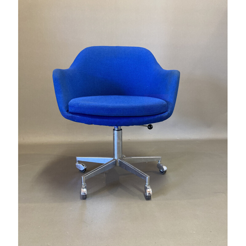 Vintage blue swivel chair, 1950