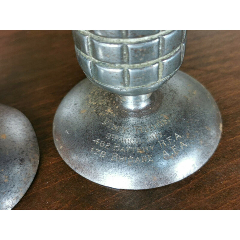 Coppia di portacandele vintage "Ww1 Trench Art" con presa a melograno e ottone