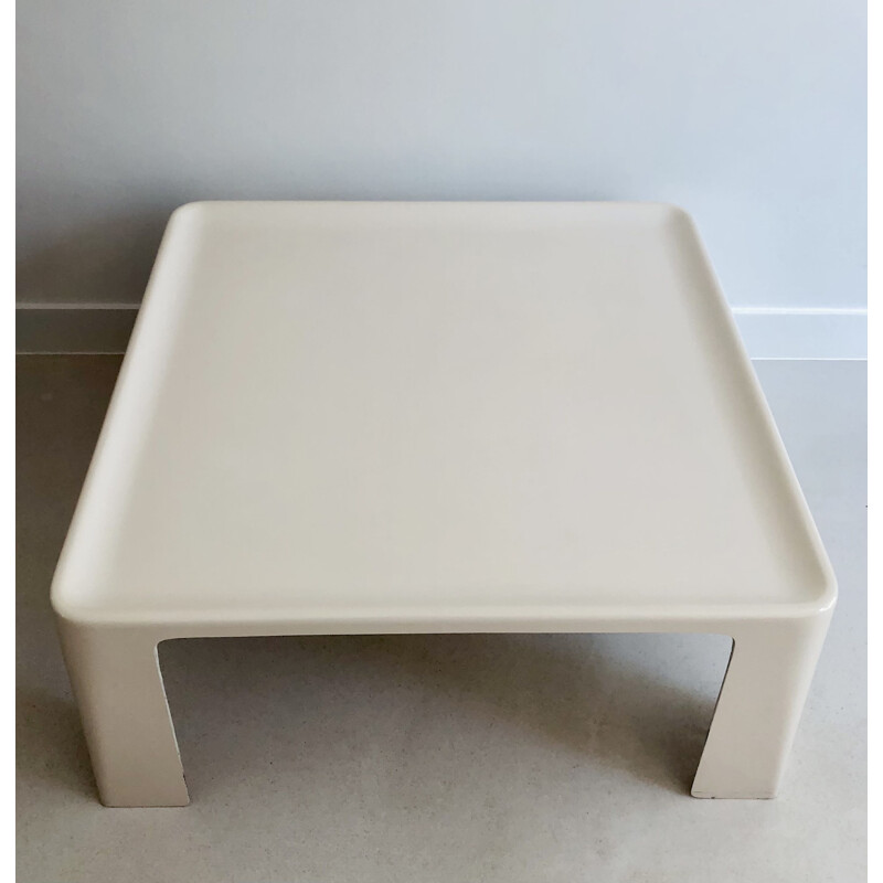 Vintage off-white fiberglass "Amanta" coffee table by Mario Bellini, Italy 1960s