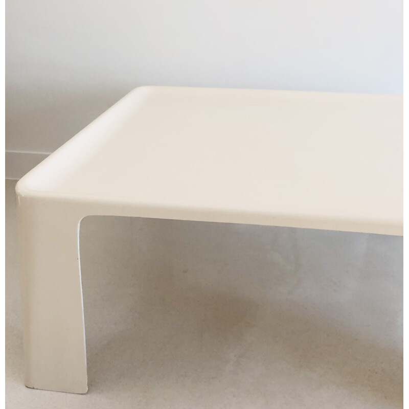 Vintage off-white fiberglass "Amanta" coffee table by Mario Bellini, Italy 1960s