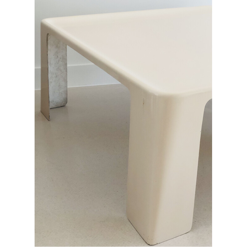 Vintage off-white fiberglass "Amanta" coffee table by Mario Bellini, Italy 1960s