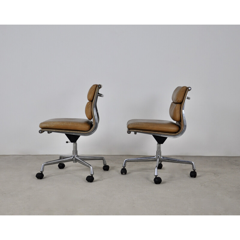 Paire de fauteuils vintage Soft Pad en cuir marron par Charles & Ray Eames pour Icf, 1970