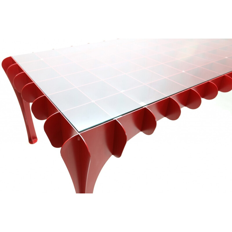 Table à repas en acier rouge, Bieke HOET - 2000