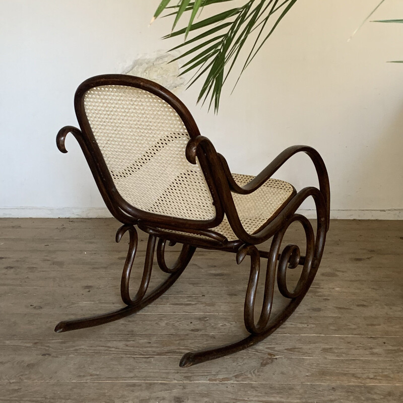 Sedia a dondolo Thonet vintage in canna