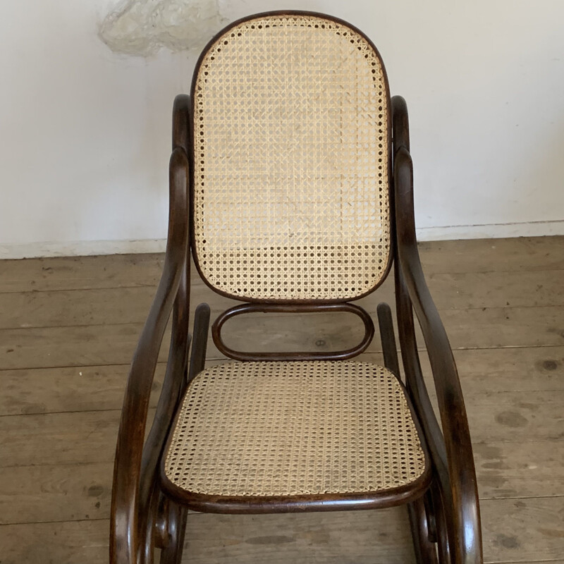 Sedia a dondolo Thonet vintage in canna