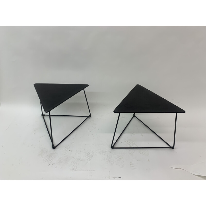 Paar vintage driehoekige bijzettafels "Oti" van Niels Gammelgaard voor Ikea, 1980