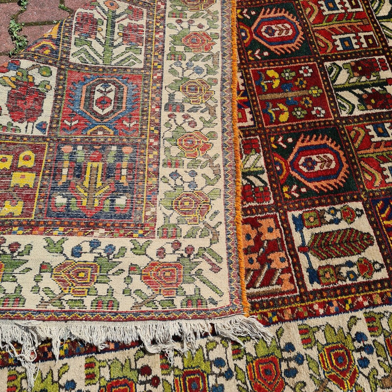 Tapis Bahktiar en laine noué à la main persan vintage