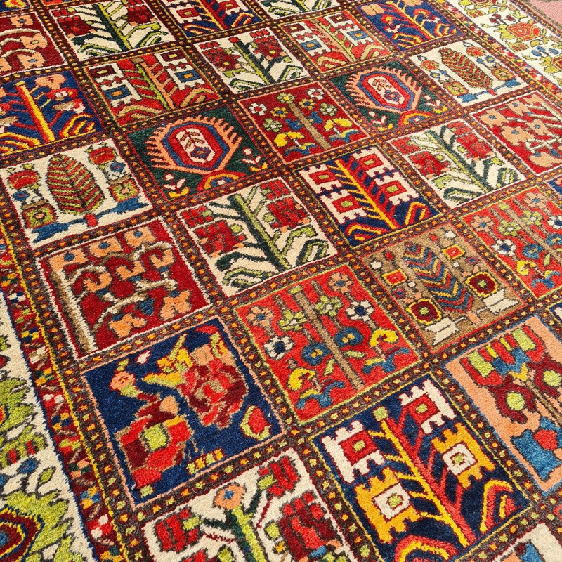 Vintage "Bahktiar" persischer handgeknüpfter Teppich aus Wolle
