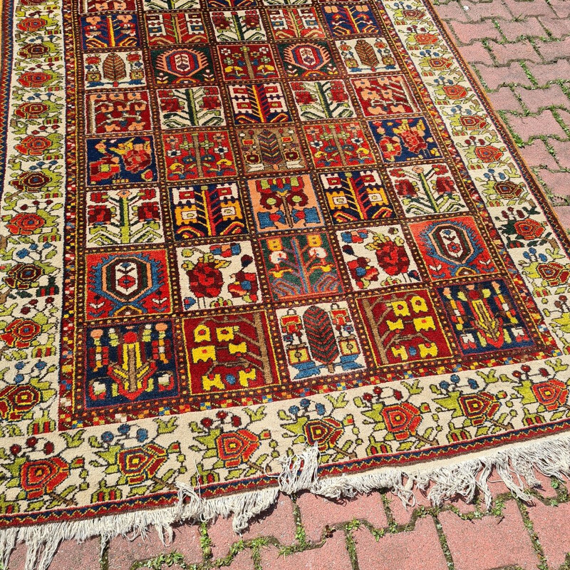 Vintage "Bahktiar" persischer handgeknüpfter Teppich aus Wolle