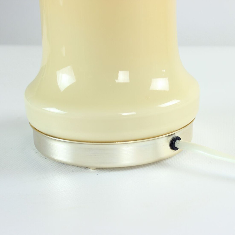 Lampe de table vintage en verre opalin beige par Ivan Jakes, Tchécoslovaquie 1960