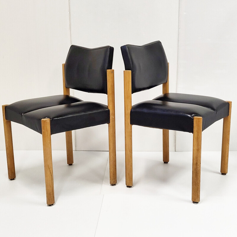 Paar vintage stoelen van Pierre Guariche, 1973