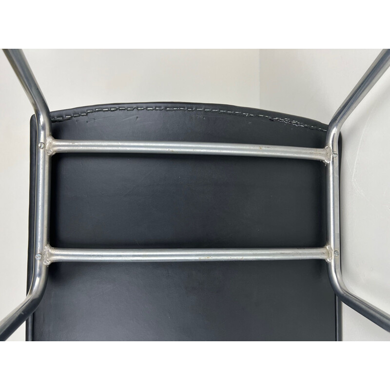 Mid-century black leather AP40 Airport chair by Hans J. Wegner